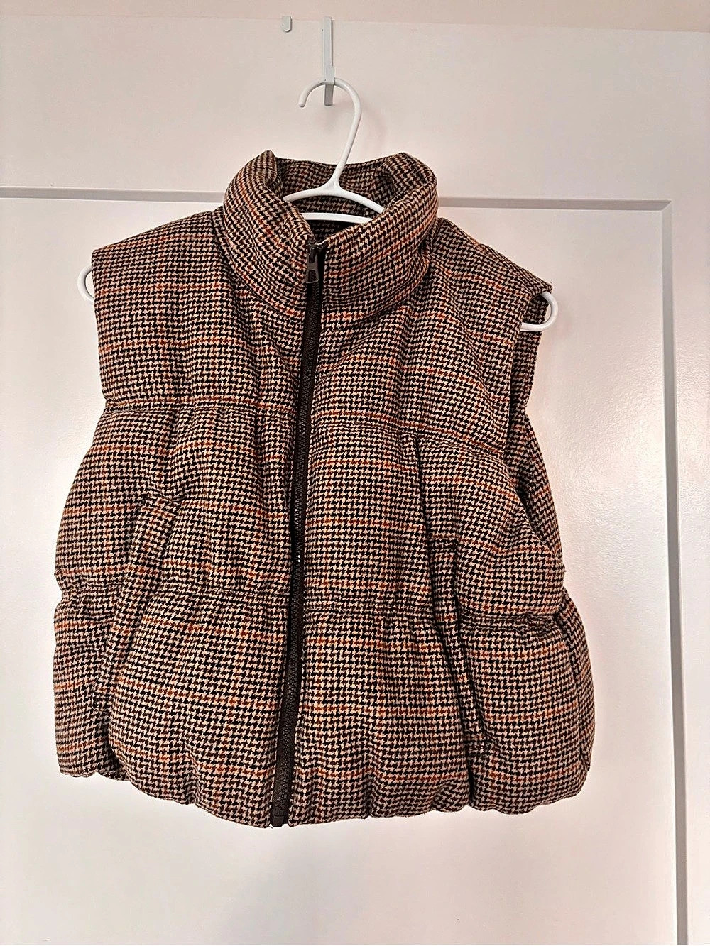 H&M Houndstooth Cropped Puffer Vest – Size M